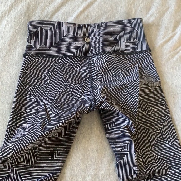 Lululemon crops. Size 2. - Picture 2 of 3